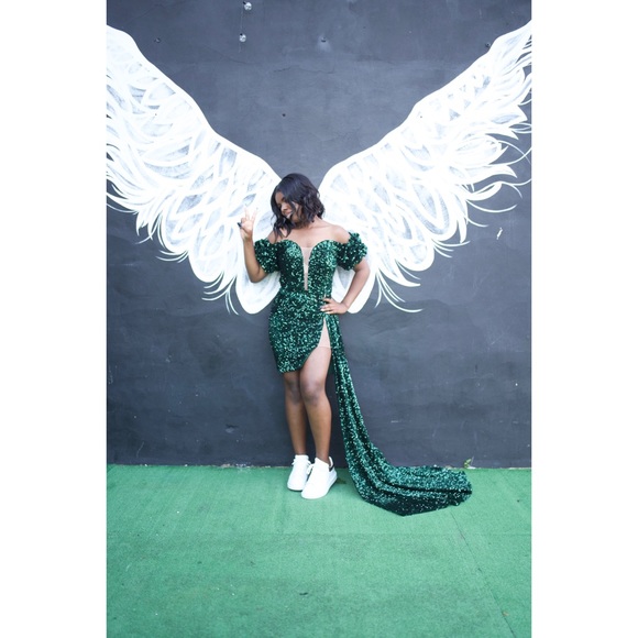 Fashion designer Rachael Mills - Picture 2 of 2